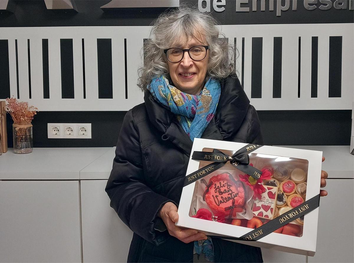 Unha das gañadoras das exclusivas caixas de doces.