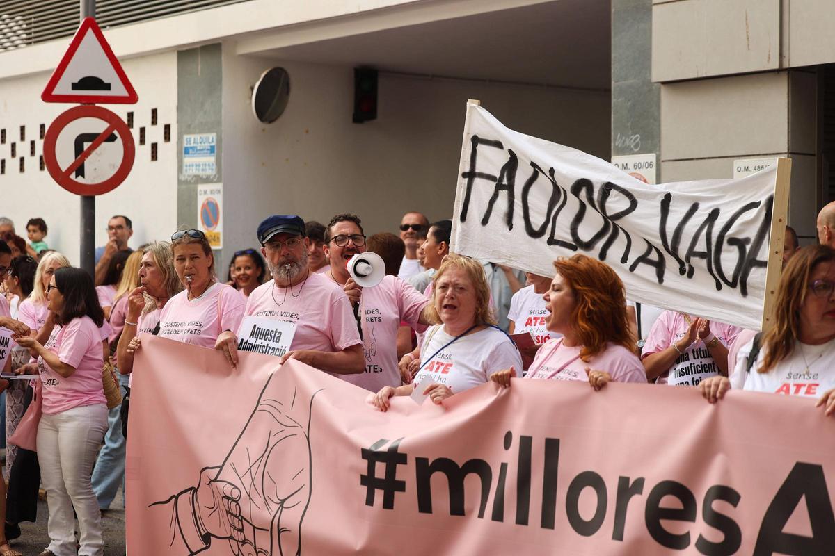 Un momento de la concentración de protesta de los ATE en Ibiza.