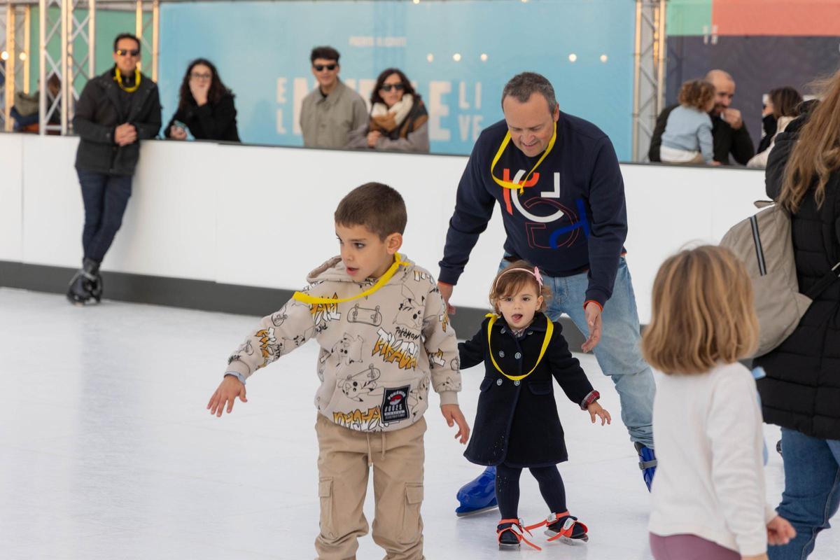 Navalia lleva la Navidad al puerto de Alicante