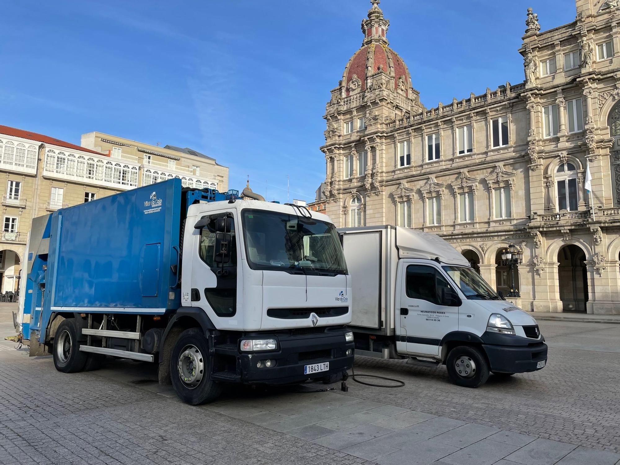 El Concello denuncia el "sabotaje" a al menos una veintena de camiones de la recogida de basura en A Coruña