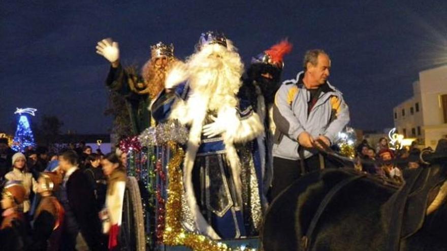 Melchor, Gaspar y Baltasar llegaron en carro de ´barana´ a Sant Francesc.