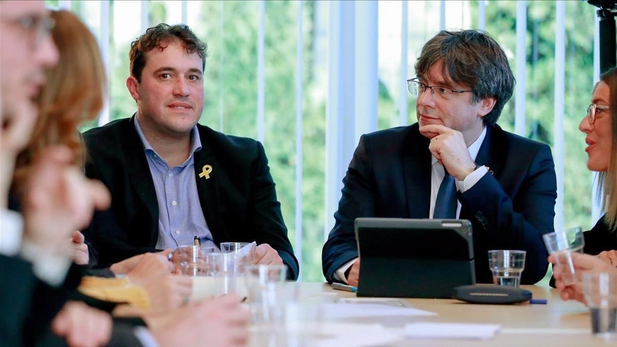 David Bonvehí y Carles Puigdemont, en una reunión del PDECat en Bruselas.