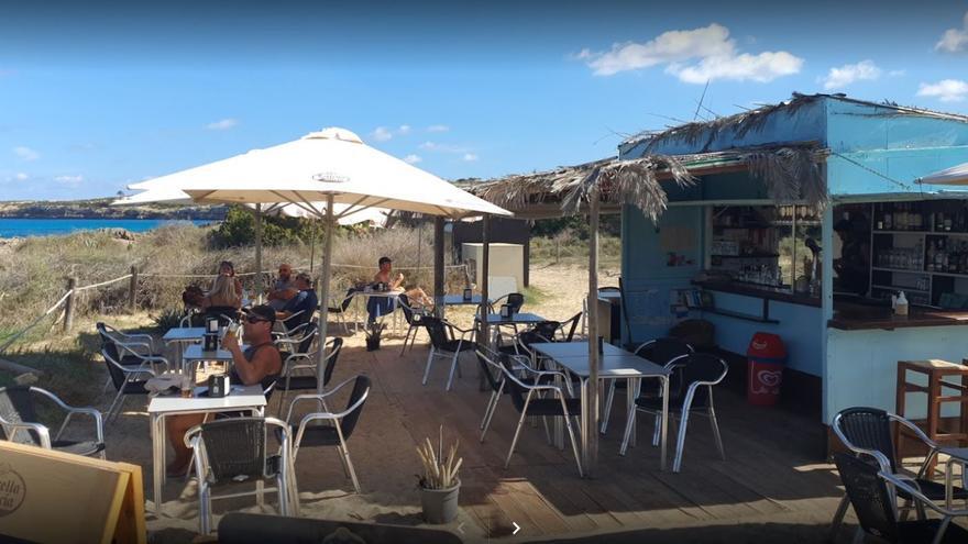 Formentera mantiene un verano más los antiguos chiringuitos