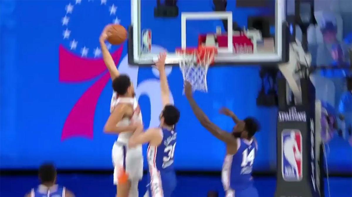 Sensacional acción de Devin Booker