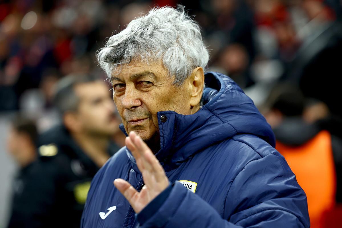Lucescu, en una imagen reciente como técnico de Rumanía.