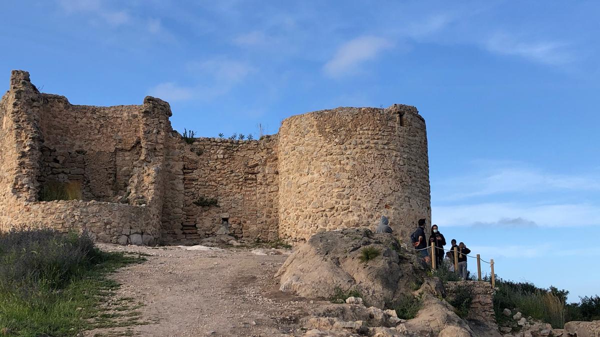 Uno de los espacios naturales de Gandia es el castillo de Bairén