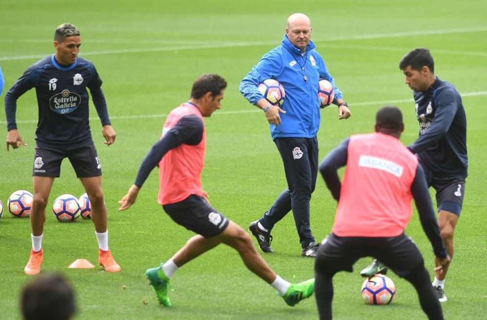 La plantilla deportivista continúa preparando el partido contra el Espanyol.