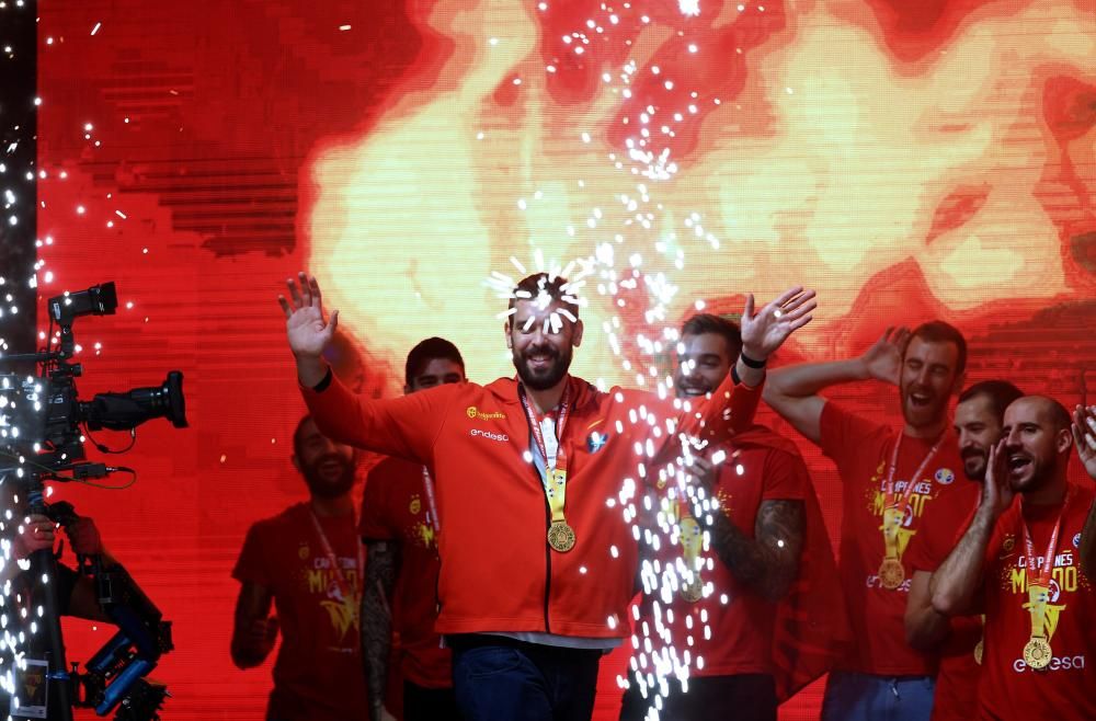 La selección celebra el título mundial en Madrid.