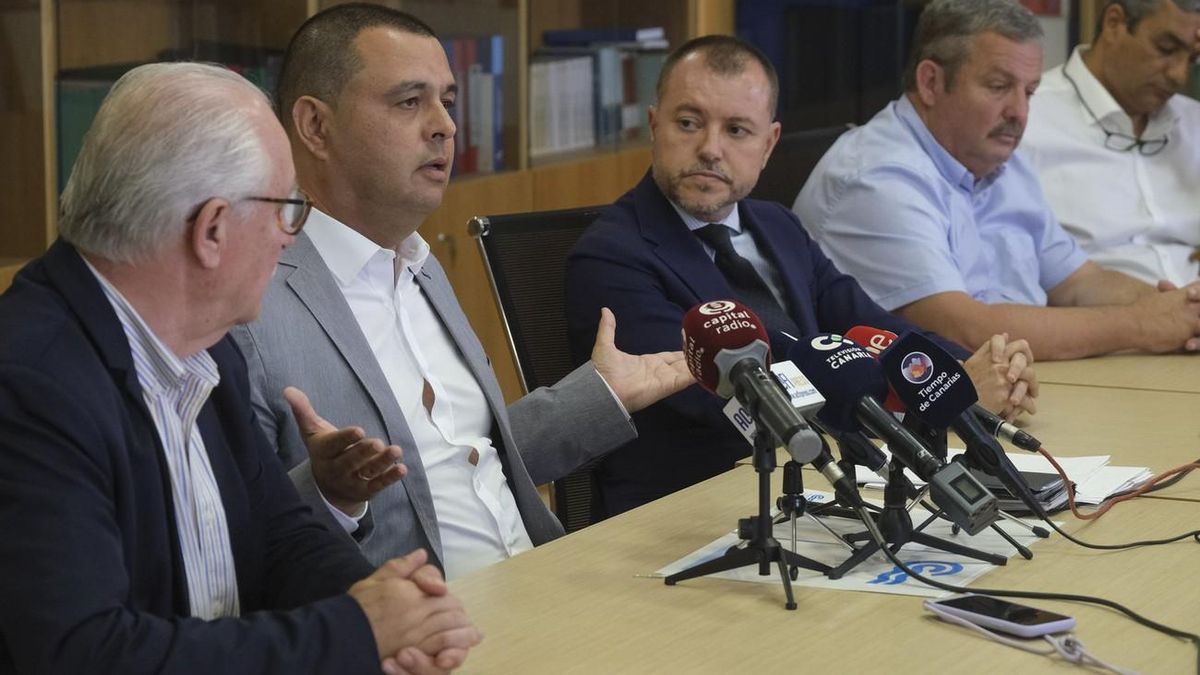 El alcalde de Santa María de Guía, Pedro Rodríguez, durante la rueda de prensa de este lunes.