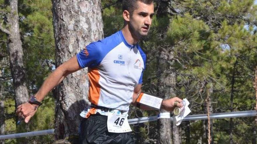 Ángel Soto, compitiendo en una prueba de orientación en Cuenca.