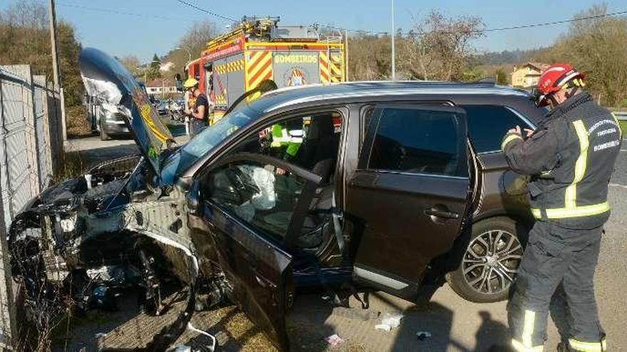 Vehículo siniestrado en la tarde de ayer. // Rafa Vázquez