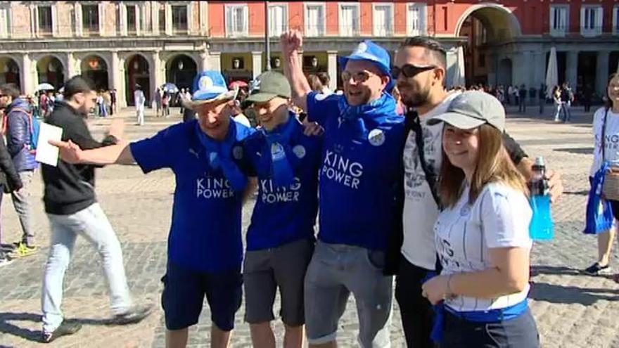 Los aficionados del Leicester City toman las calles de Madrid
