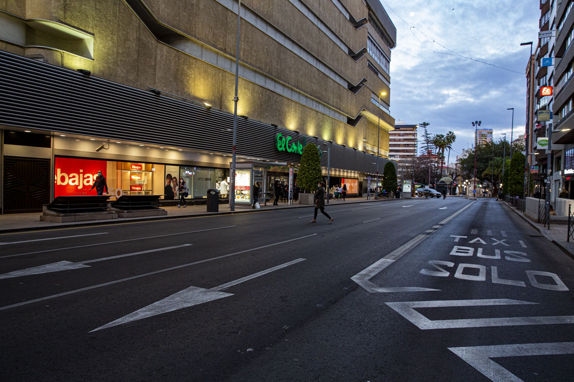 La clausura de la hostelería deja desiertas las calles comerciales de Alicante