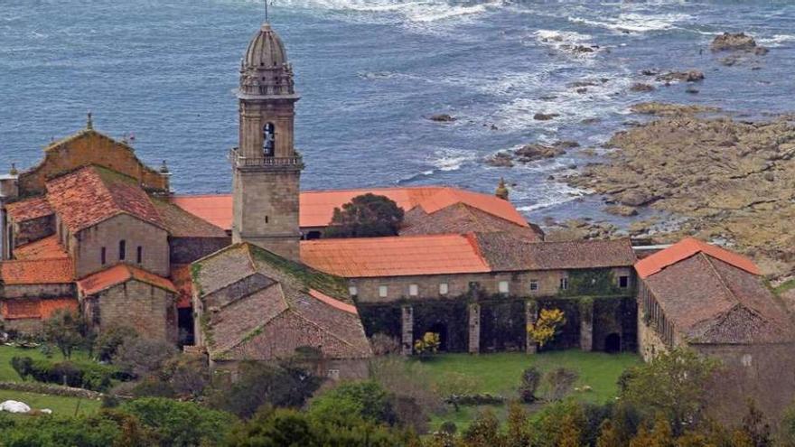 Vista del monasterio de Oia. // Marta G. Brea