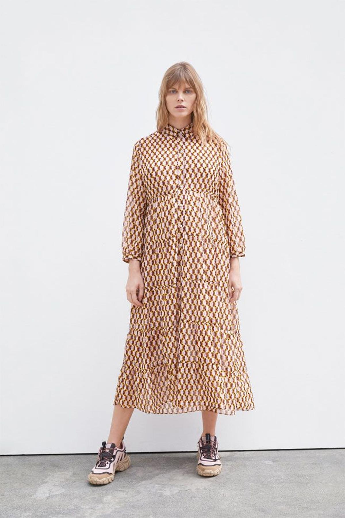 Vestido camisero estampado, de Zara Mum