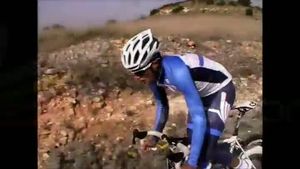 Contador ensenya el seu nou mallot.