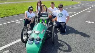 El IES de Nava triunfa en Galicia con un coche eléctrico montado por alumnos