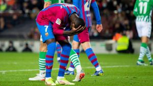 Dembélé se lamenta de una ocasión fallada durante el Barça-Betis del Camp Nou.