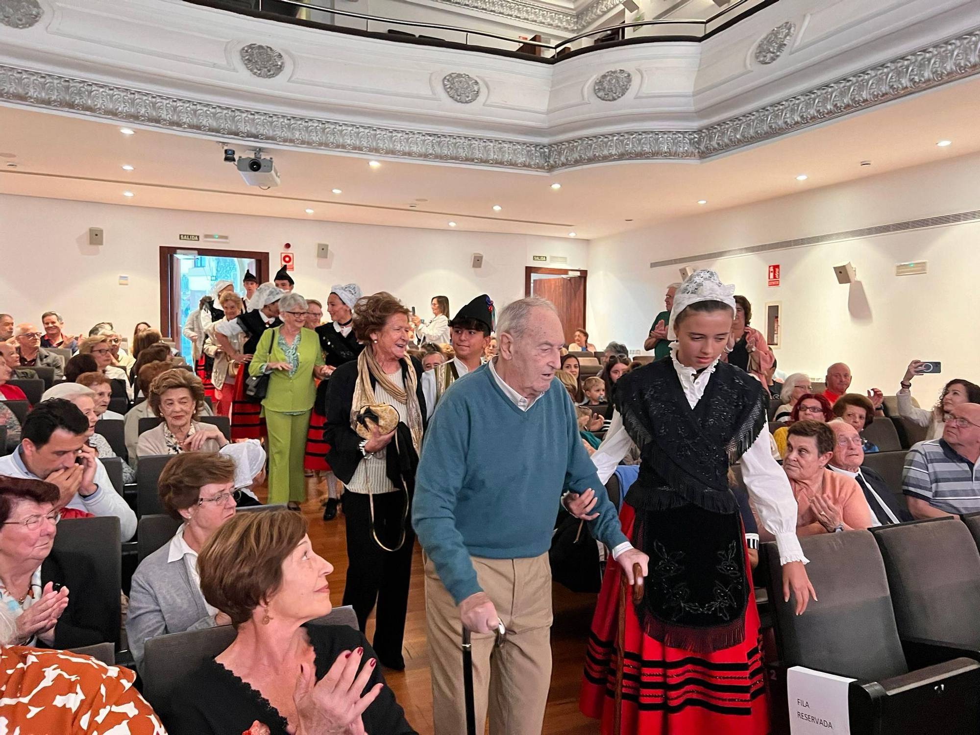 La Danza de la Virgen del Portal celebra 70  años con homenajes: así fue el acto de conmemoración en el Riera