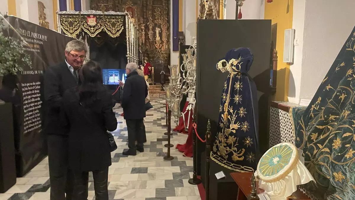 La muestra de arte cofrade de Puente Genil, el día de su inauguración.