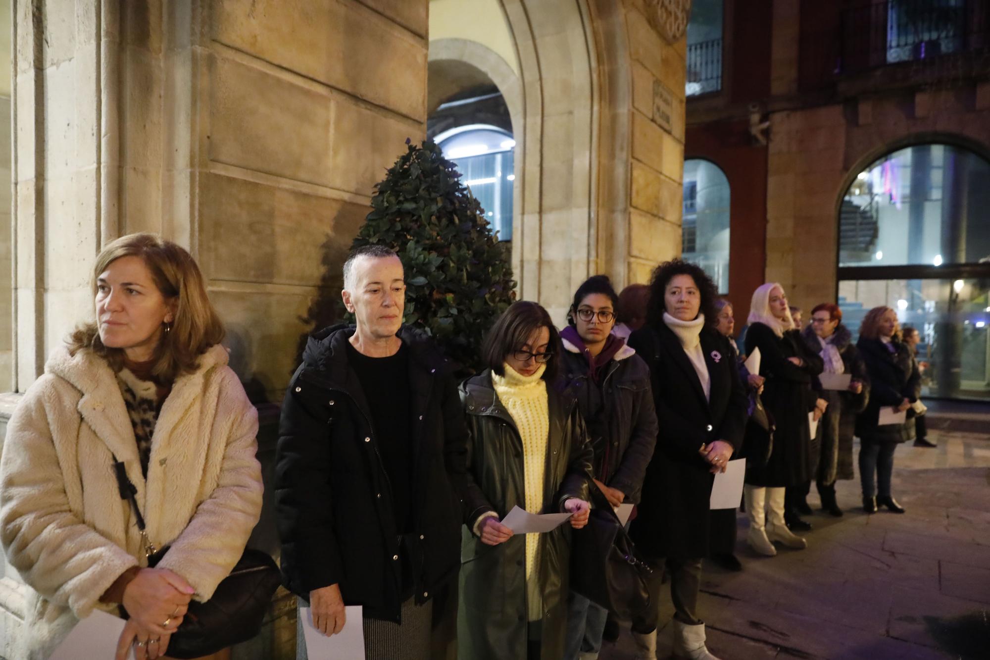 En imágenes: Gijón se cita en la plaza Mayor por el Día Internacional de la Eliminación de la Violencia contra las Mujeres