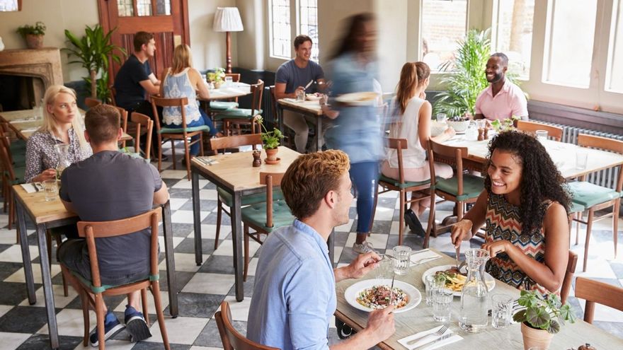 El responsable d’un bar que extorsiona els seus cambrers amb les propines: “Restaré diners si no aconseguiu ressenyes”