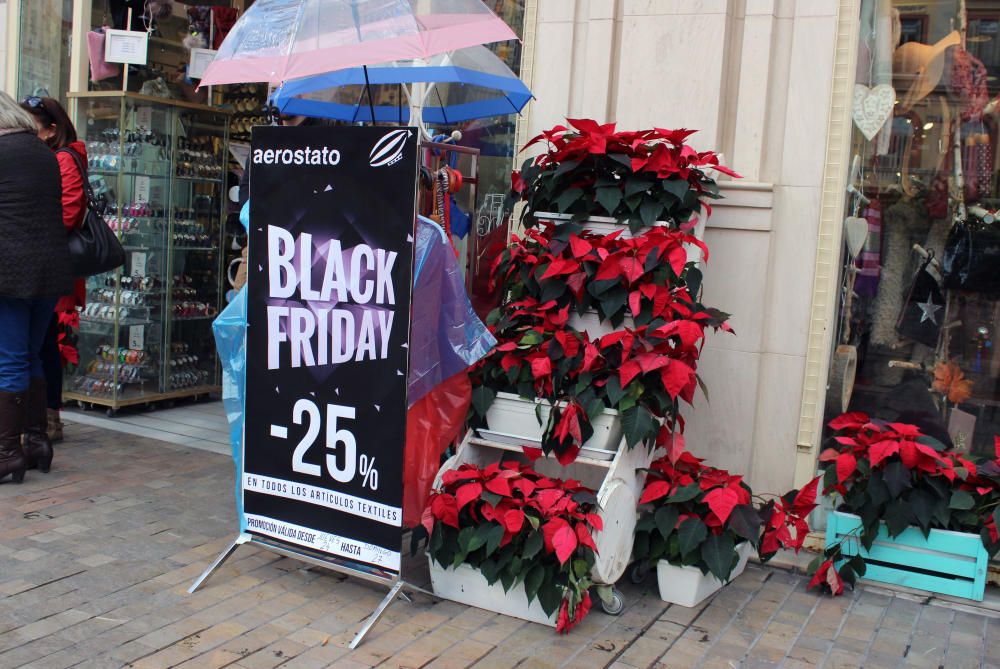 Mucha actividad en los comercios de Málaga en el primer día de compras con descuentos extraordinarios