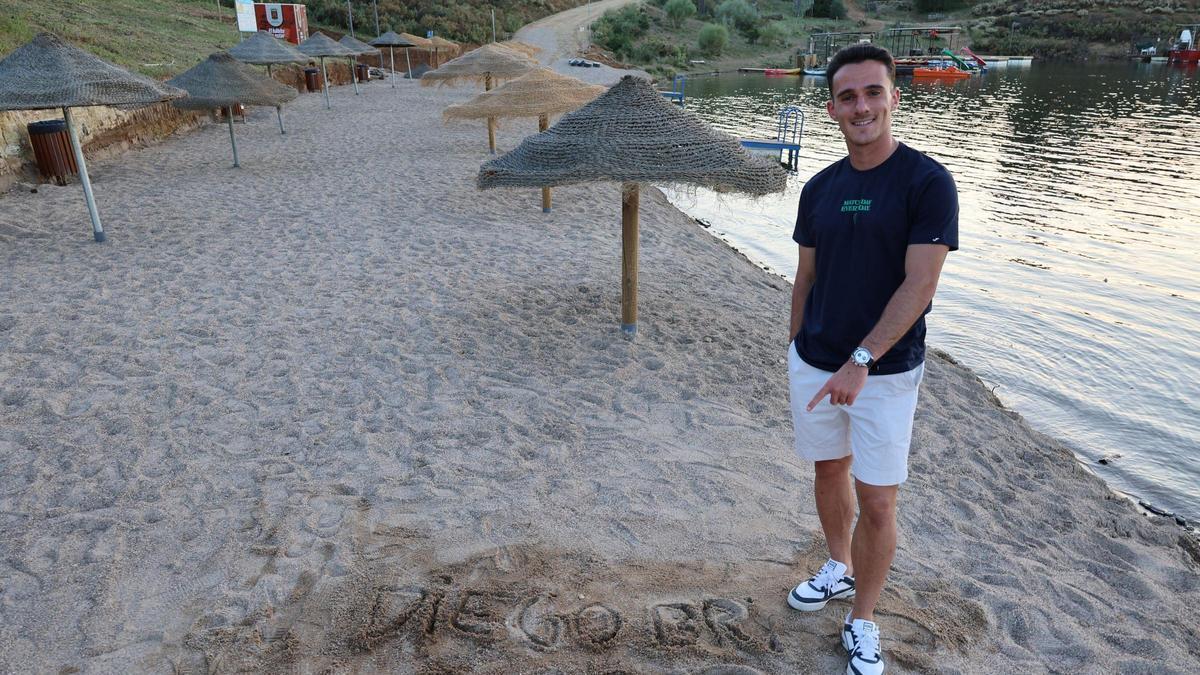 Diego Bri, en la imagen promocional de su fichaje por el Córdoba CF.