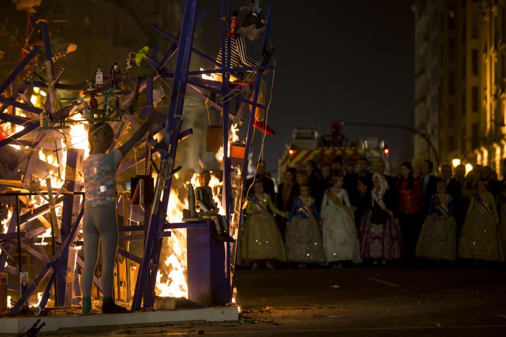 Arde la falla municipal infantil