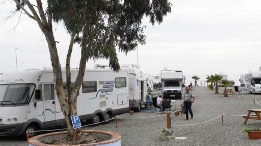 Los ayuntamientos costeros se enfrentan a una avalancha histórica de autocaravanas