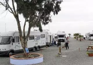 Los ayuntamientos costeros se enfrentan a una avalancha histórica de autocaravanas