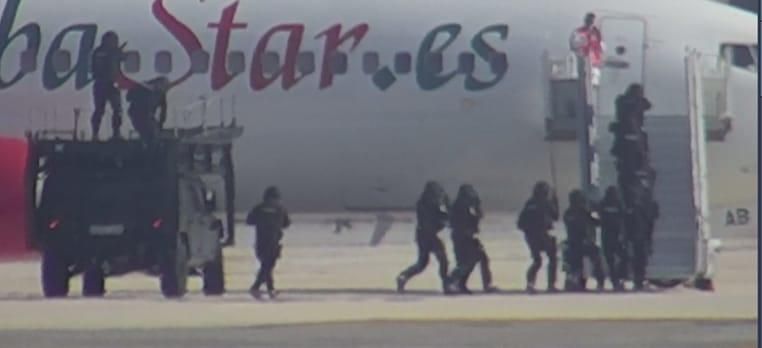 Simulacro del secuestro de un avión en el Aeropuerto de Málaga.