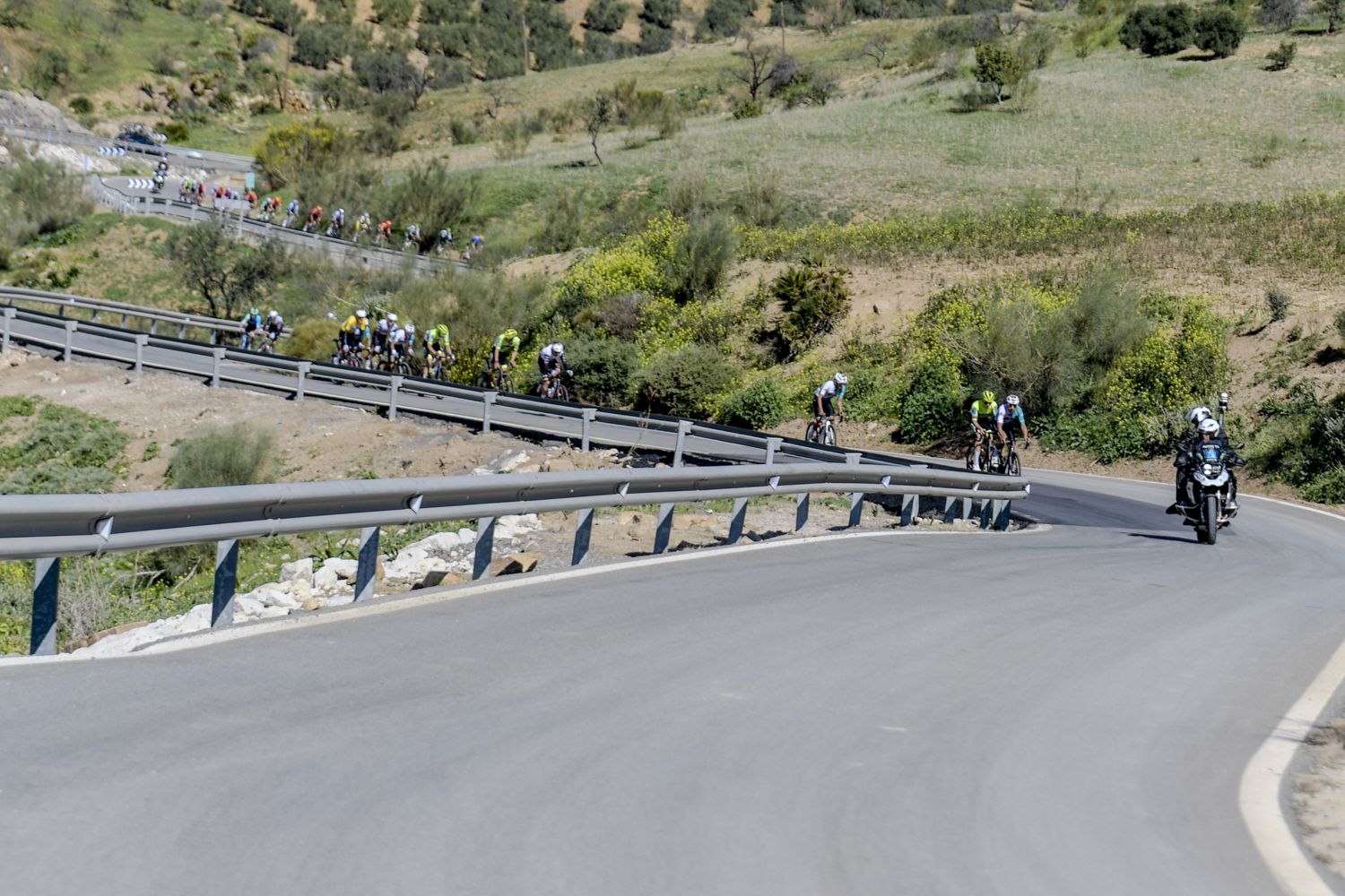 La salida de la etapa de Córdoba de la Vuelta a Andalucía en imágenes
