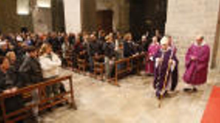 Més de 400 persones assisteixen a la Missa Memorial de Mémora