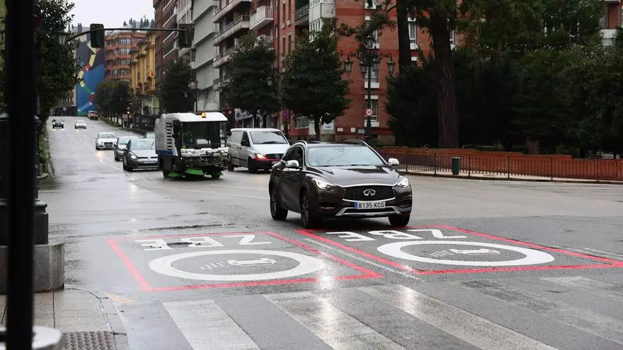 La Zona de Bajas Emisiones arranca en Oviedo sin "ninguna sola incidencia": los 450 cámaras y radares ya están en funcionamiento