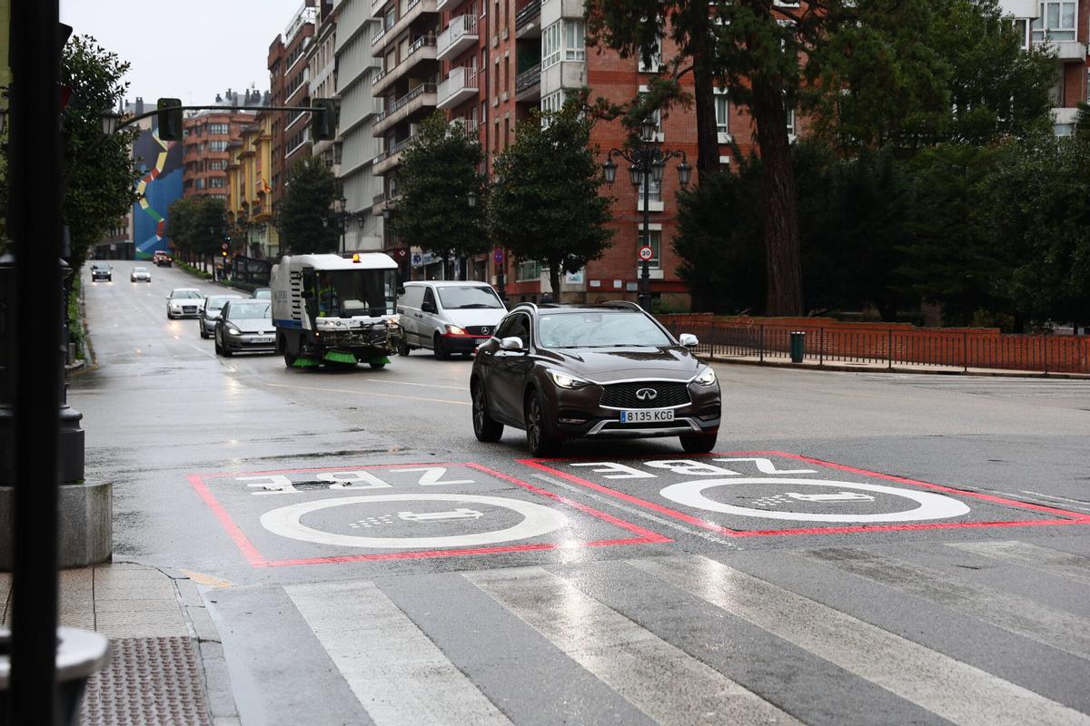 Coches entrando en la Zona de Bajas Emisiones.