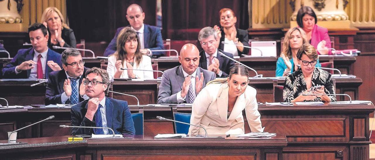 Antoni Costa y Marga Prohens, ayer durante el pleno que acabó en crisis de gobierno.