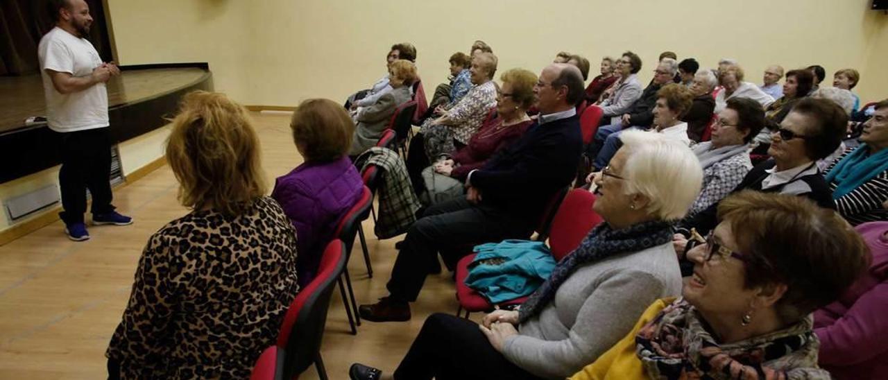 Alejandro García, en la sesión de teatro terapéutico.