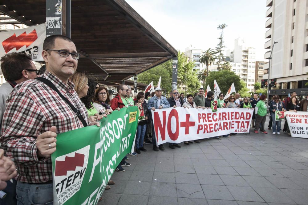 Los profesores interinos piden a Marzá que negocie