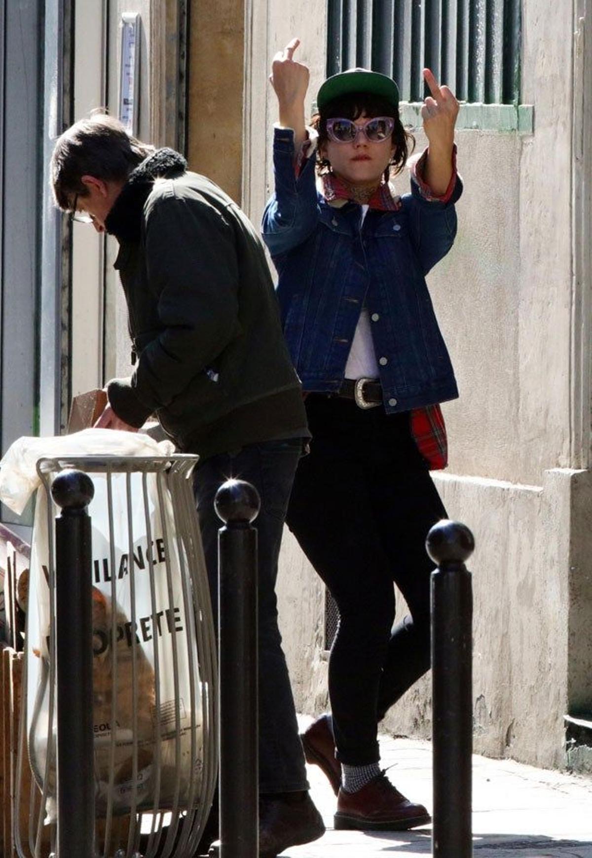 La nueva novia de Kristen Stewart, SoKo pierde la paciencia en París