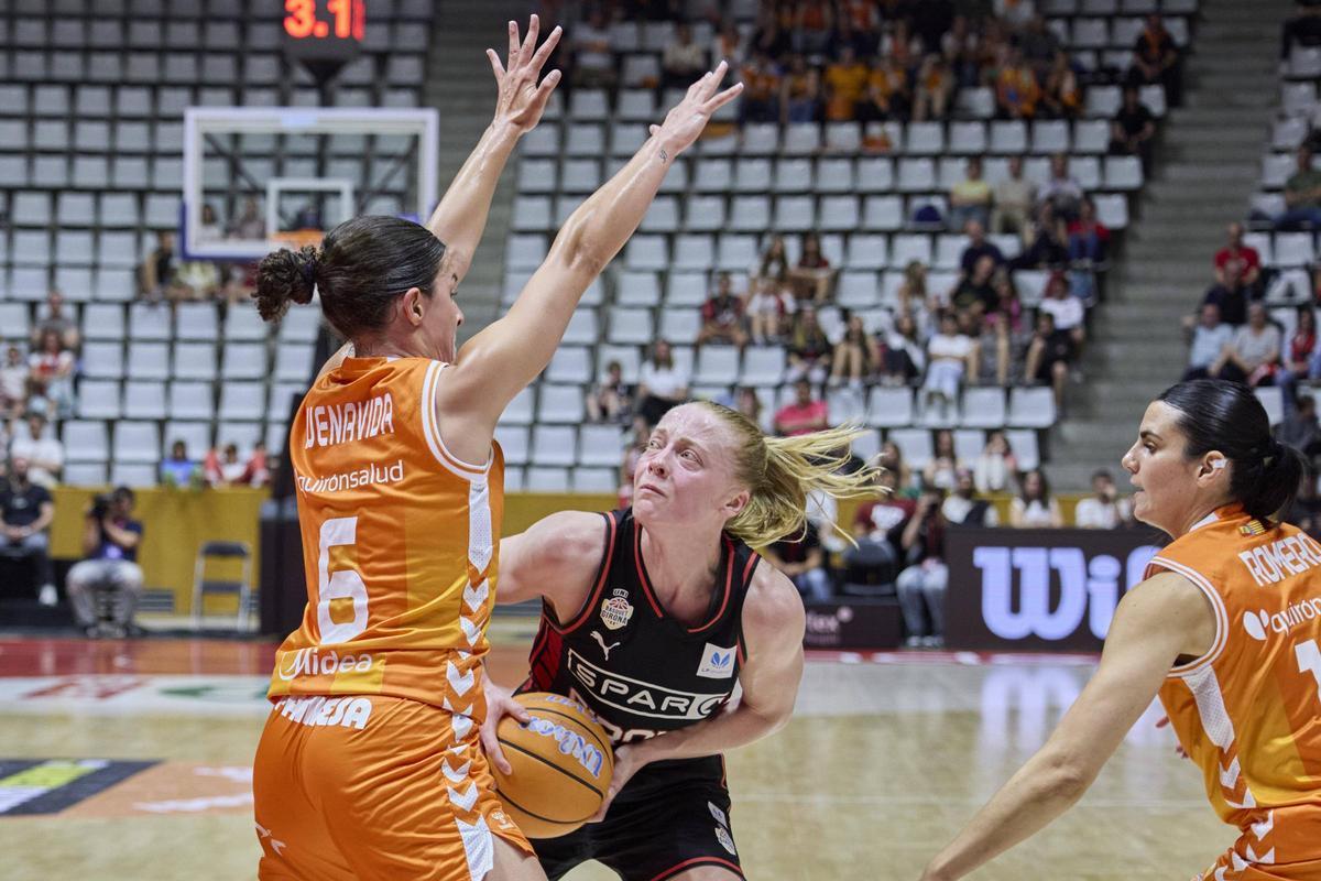 Les imatges del partit de tornada de la semifinal del play-off entre l'Spar Girona i el València