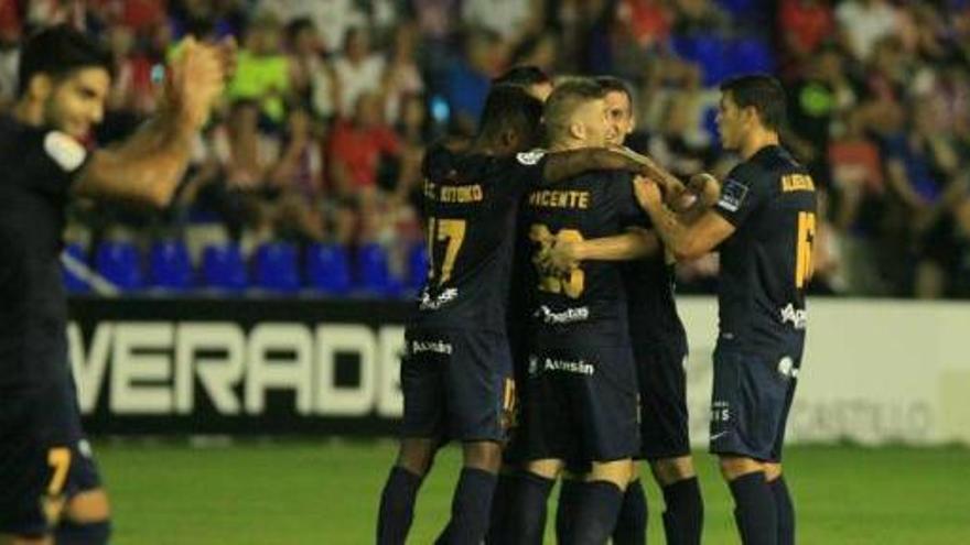 Los jugadores del UCAM celebran uno de los goles anotados el miércoles ante el Almería.