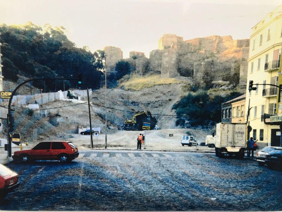 Las obras se iniciaron en el lado de la plaza de la Merced y duraron año y medio, hasta marzo de 1999.