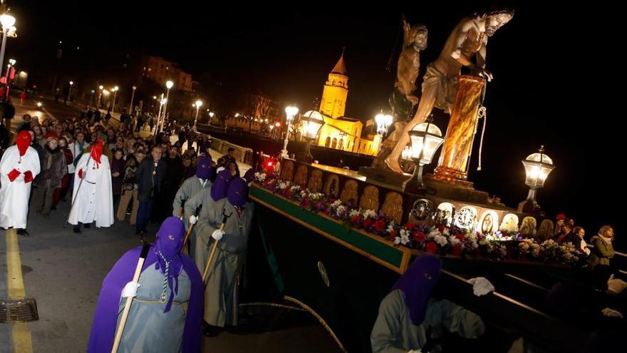 Un momento de la procesión de ayer.