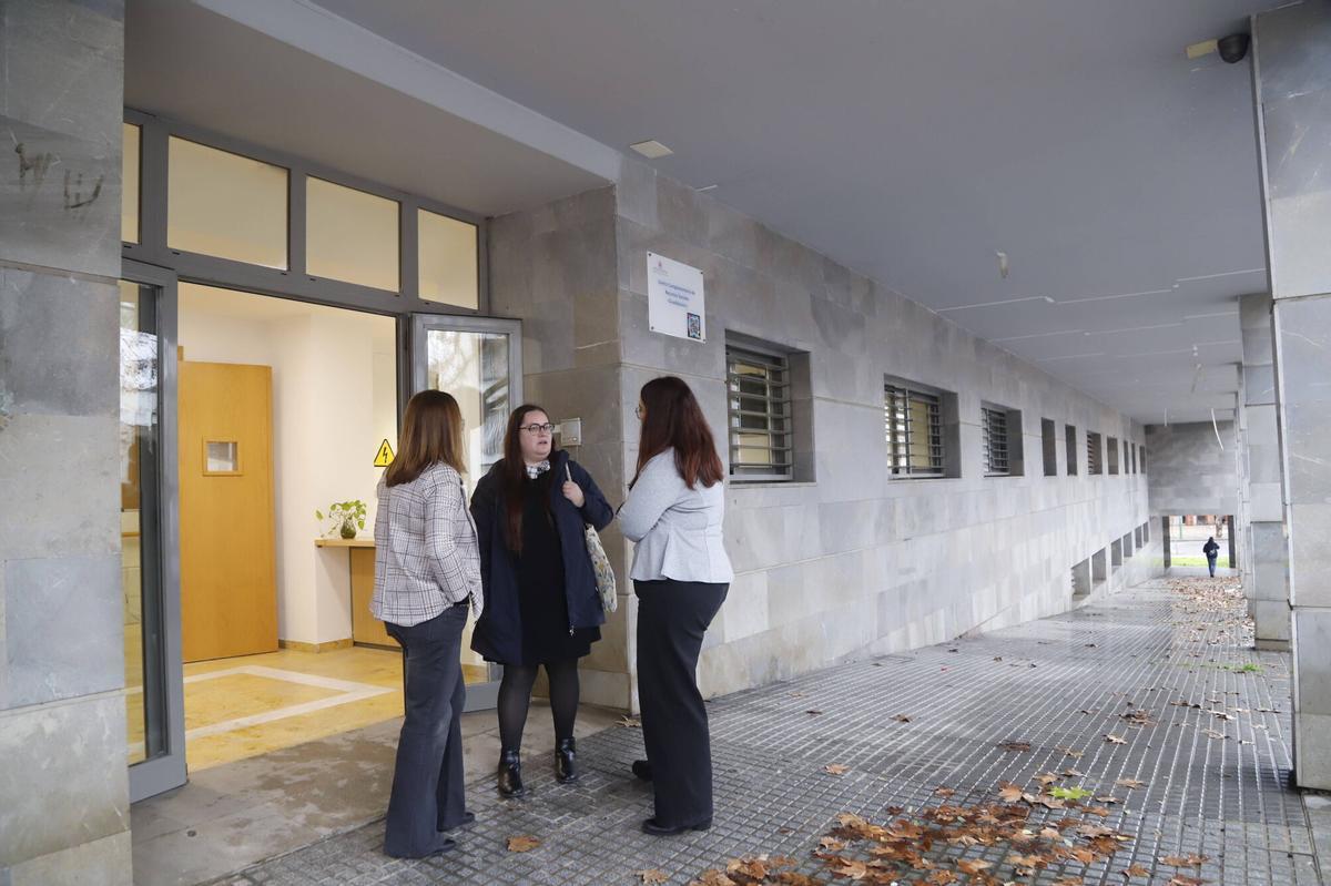 A.J.González Córdoba La teniente de alcalde y delegada de Servicios Sociales, Eva Contador, inaugura el nuevo Centro Complementario de Recursos Sociales Guadalquivir