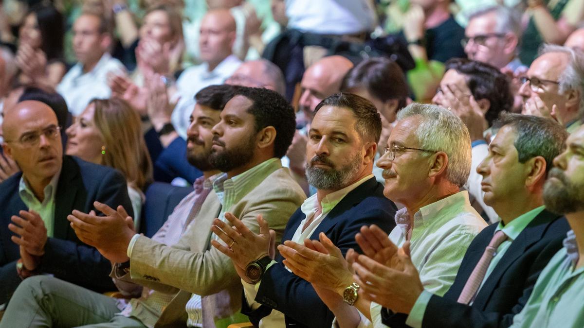 Acto público de precampaña de Vox con el valenciano Vicente Barrera cerca de Santiago Abascal.