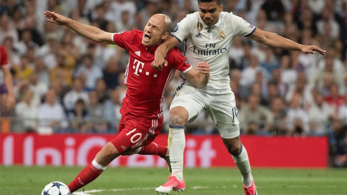 Robben y Casemiro, durante una acción del Real Madrid - Bayern