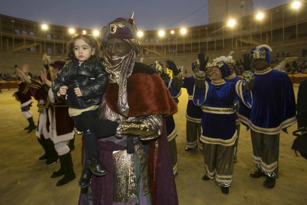 Sus Majestades llegan a la plaza de toros