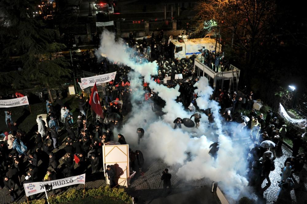 La intervención del diario más vendido de Turquía ha provocado violentos disturbios.