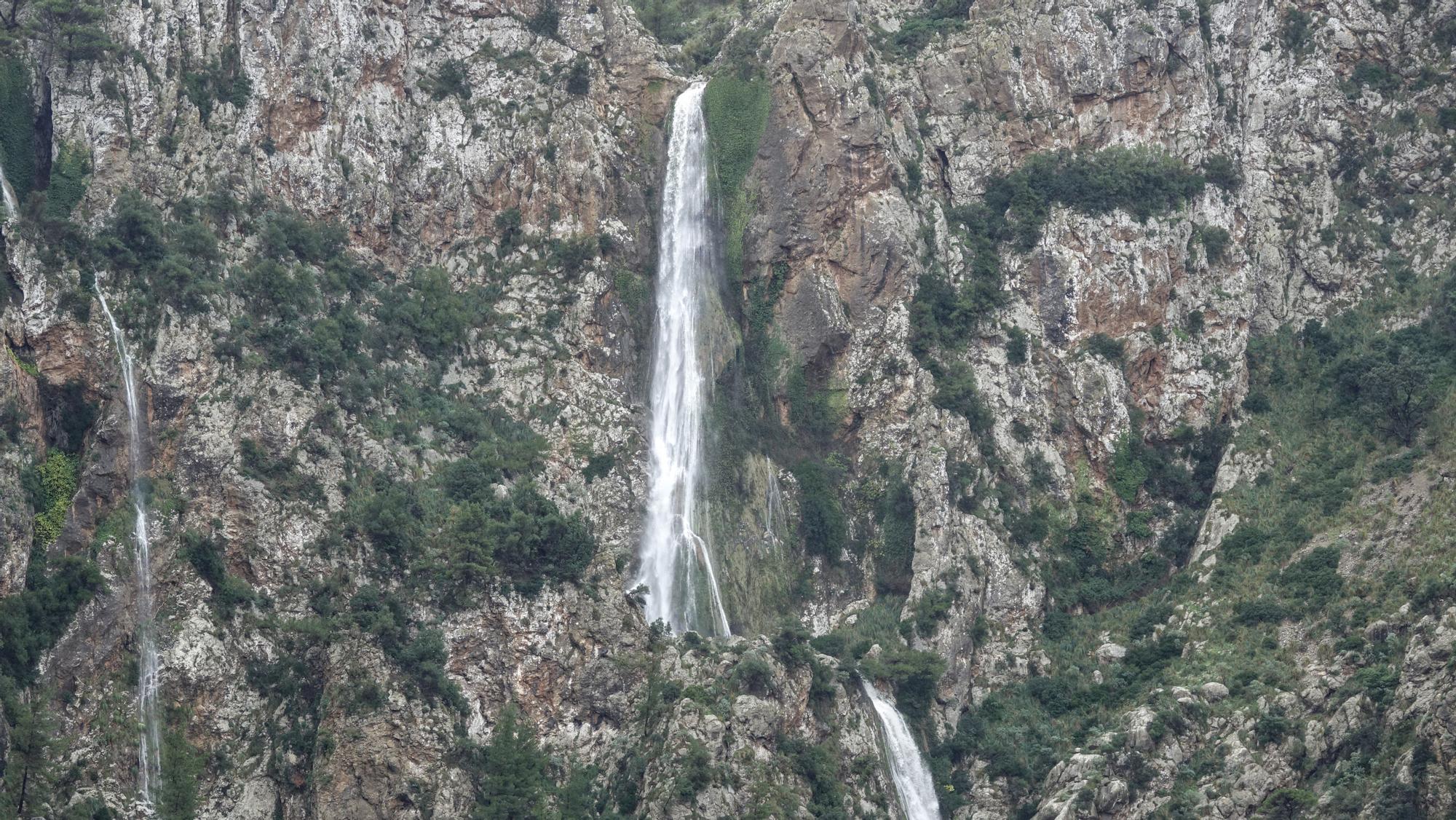 Las lluvias activan el impresionante salto de agua del Torrent des Lli